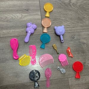 Bundle of 16 Doll Hair Brushes